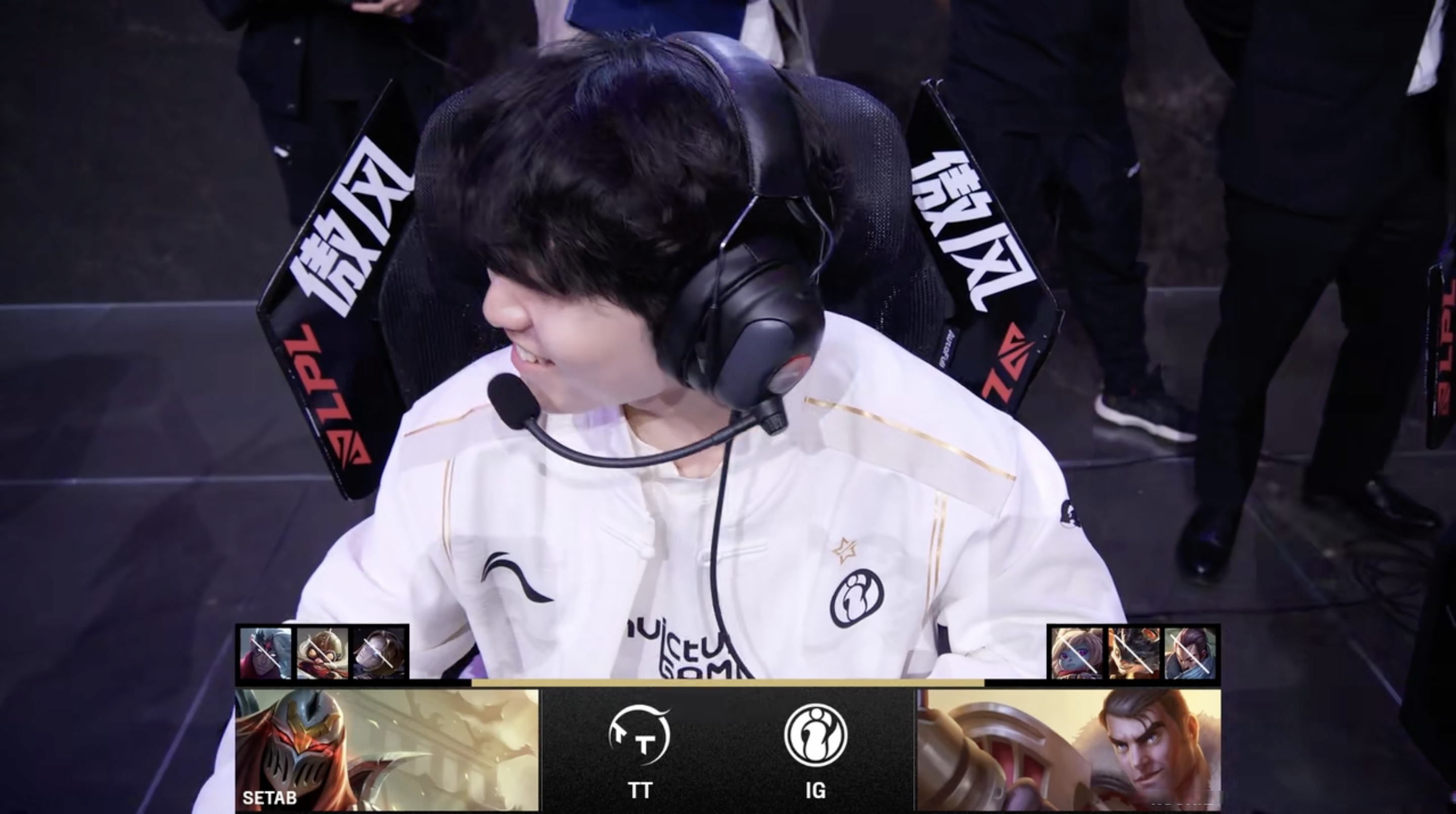 爱游戏在线登录-战术调整引爆全场！，Rookie意外战胜中国队再创辉煌时刻-爱游戏在线登录