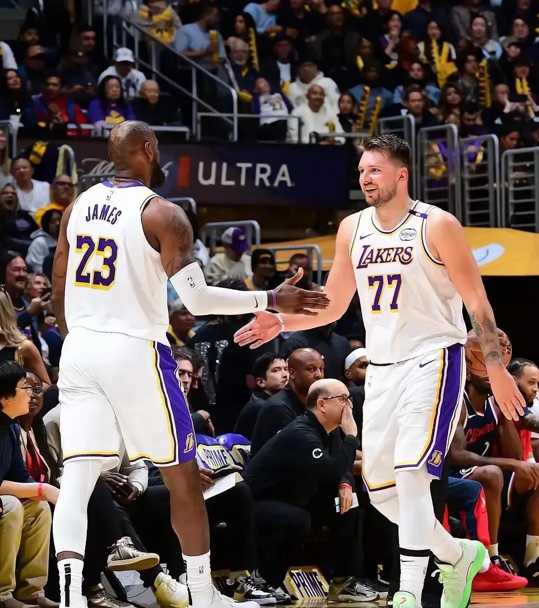 浓眉哥与60激战G2分钟,比赛局势复杂胜负难料!,大坂直美焦点对战赛场气氛高涨的简单介绍 浓眉哥与60激战G2分钟,比赛局势复杂胜负难料!,大坂直美焦点对战赛场气氛高涨的简单介绍