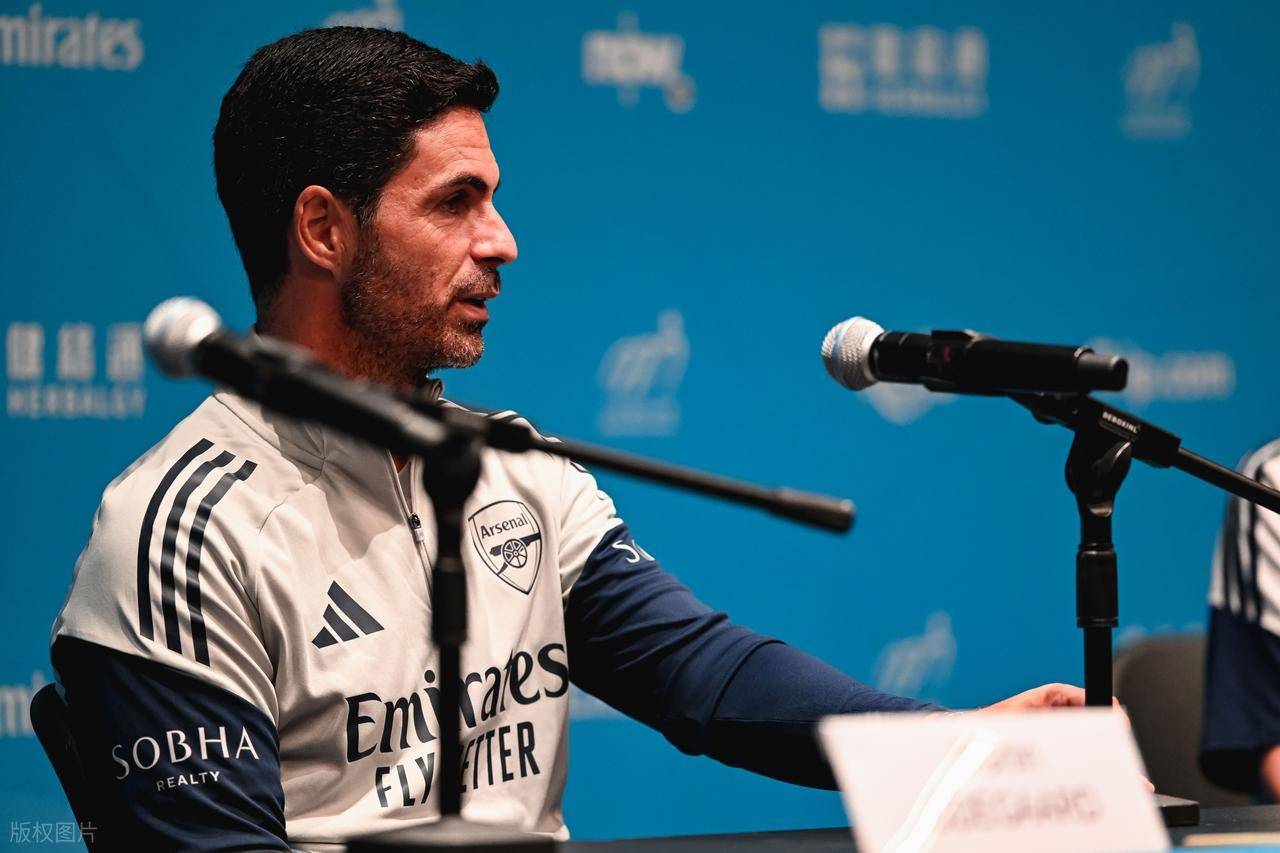 英超冲刺阶段再迎强敌;拜仁慕尼黑再遭质疑;主帅态度:赛场秩序良好;更衣室氛围转暖的简单介绍 英超冲刺阶段再迎强敌;拜仁慕尼黑再遭质疑;主帅态度:赛场秩序良好;更衣室氛围转暖的简单介绍